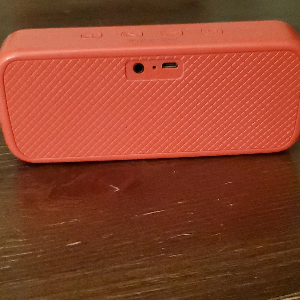 Insignia portable speaker - Picture 3 of 4